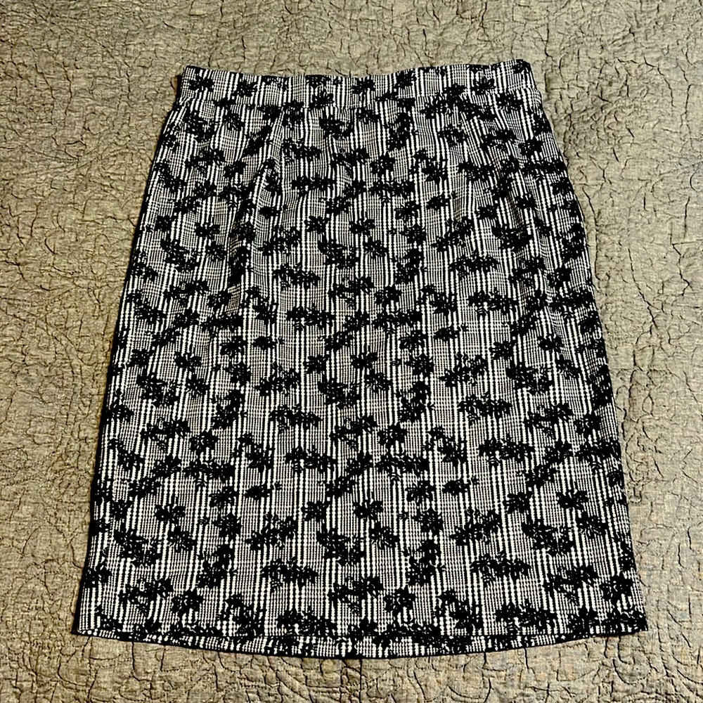 Black & White floral pencil skirt